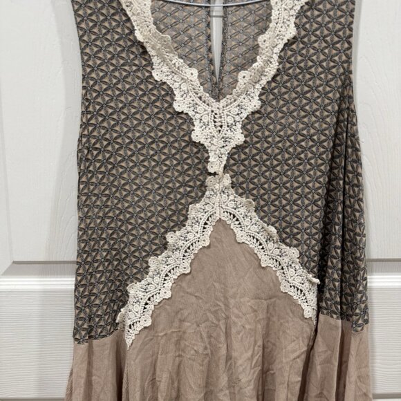 UMGEE Wome'n‎ Top M With Embroidery Lace In Front Printed & Solid Fabric BOHO - Picture 3 of 8